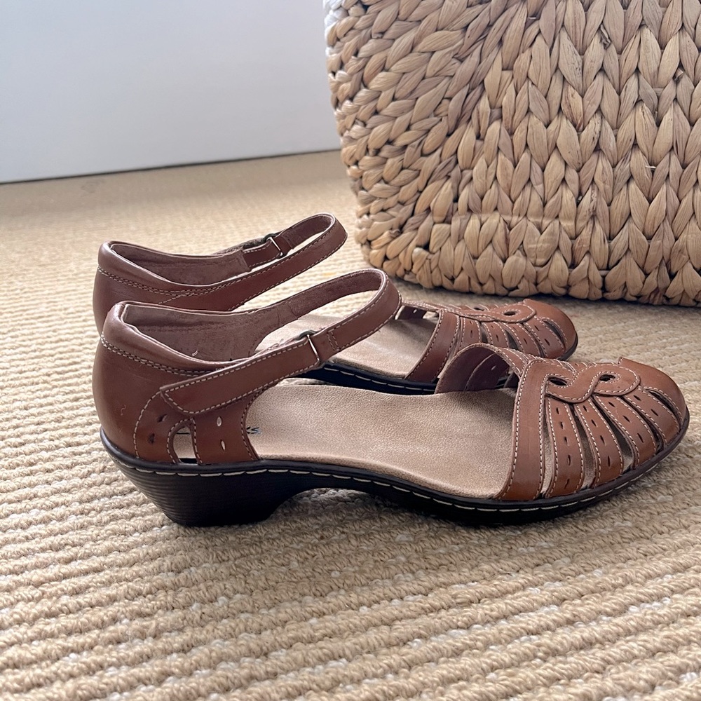 Clarks Boho Leather Cage Toe Heel Sandals w Adjustable Strap Women’s Shoe 8.5